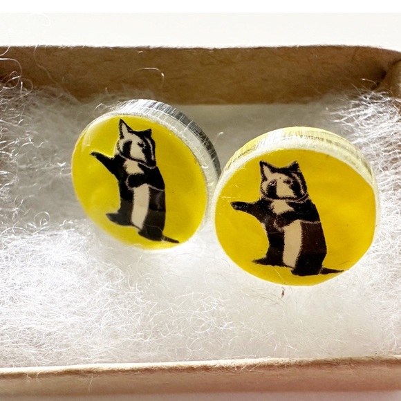 Harry Potter and Hufflepuff Earrings Badger Yellow Silver Black Round Post Back - Picture 8 of 12